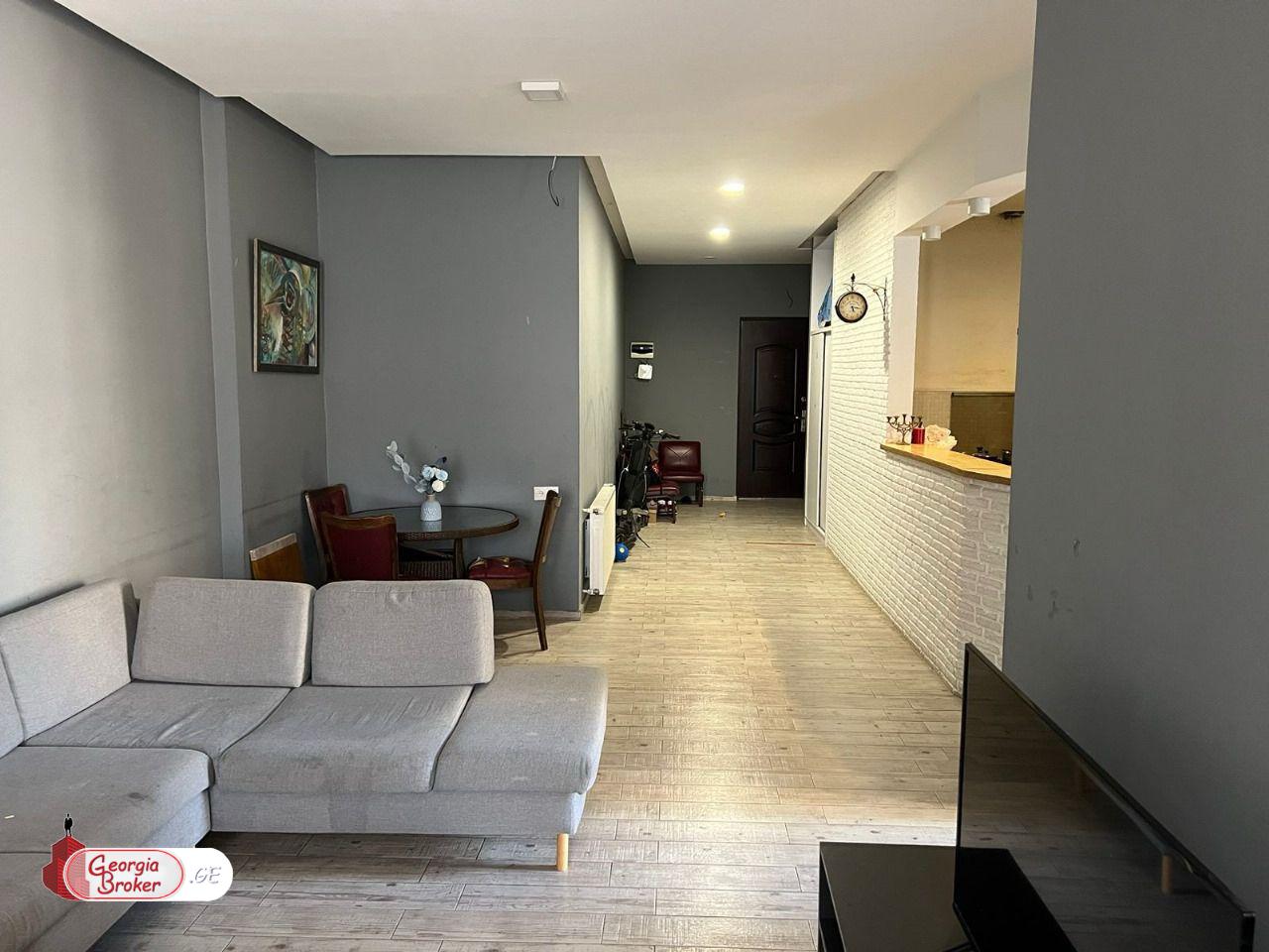 იყიდება ახალი გარემონტებული 4 ოთახიანი ბინა